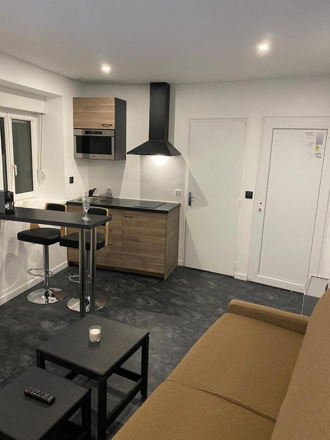 Appartement studio en hyper centre de dole Extérieur photo
