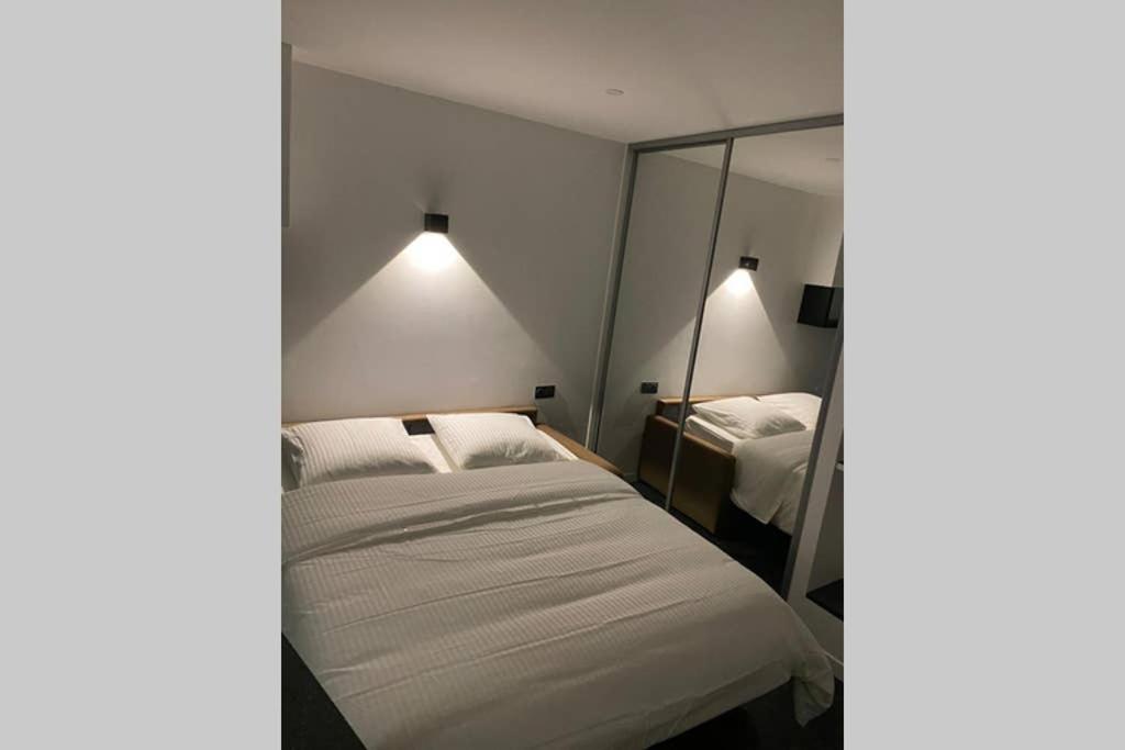 Appartement studio en hyper centre de dole Extérieur photo